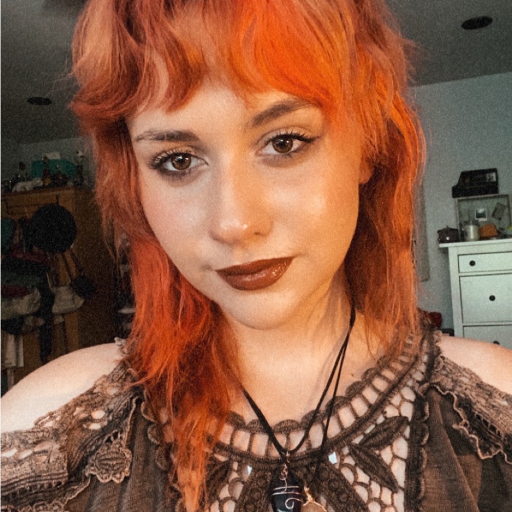 Meet your Posher, Caitlyn